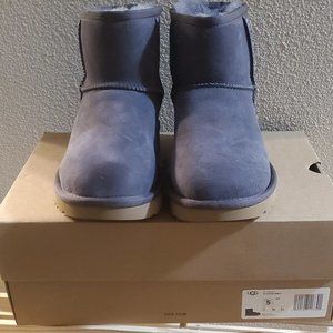NWOT Ugg Mini boots size 5
